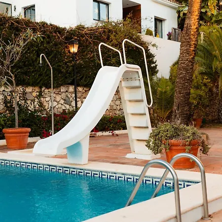 Spacious House With Pool, Garden And Solarium In Chapas,