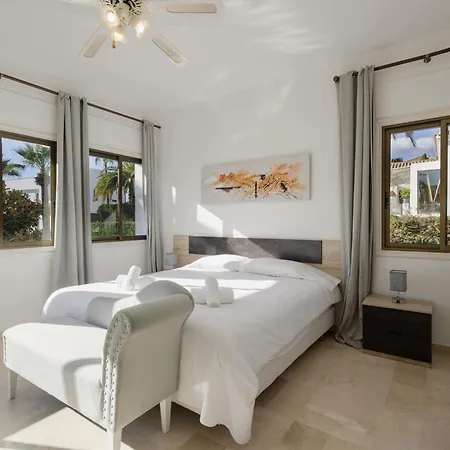 Spacious House With Pool, Garden And Solarium In Chapas, Villa *