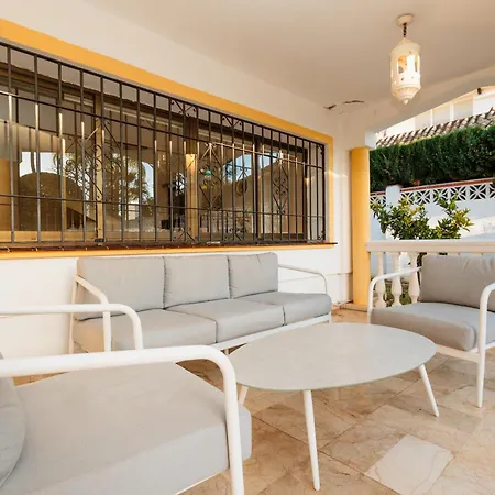 Villa Spacious House With Pool, Garden And Solarium In Chapas, Marbella