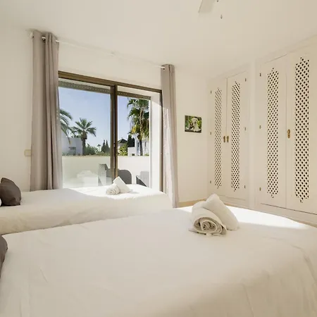 Spacious House With Pool, Garden And Solarium In Chapas, Villa *