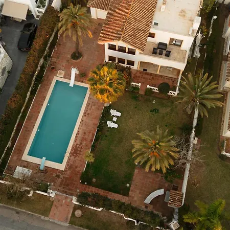 Villa Spacious House With Pool, Garden And Solarium In Chapas, *