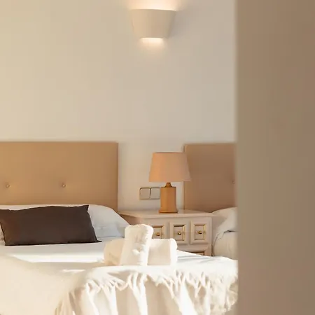 Spacious House With Pool, Garden And Solarium In Chapas,