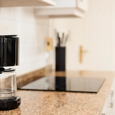 Spacious House With Pool, Garden And Solarium In Chapas, 마르베야