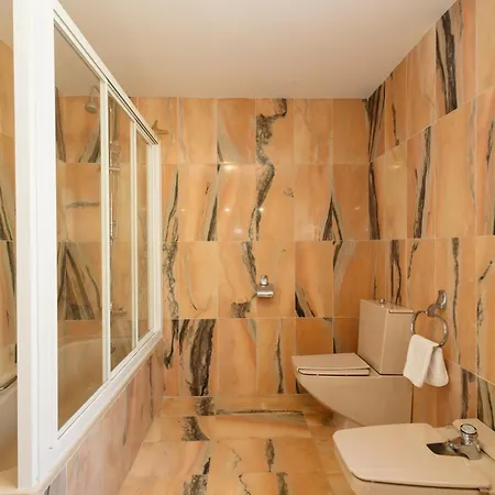 Spacious House With Pool, Garden And Solarium In Chapas, * 마르베야