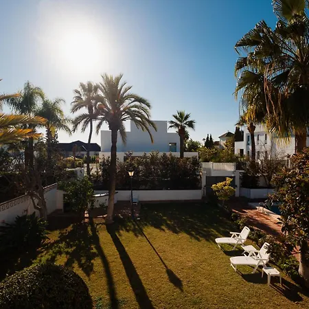 Spacious House With Pool, Garden And Solarium In Chapas, וילה מארבלה