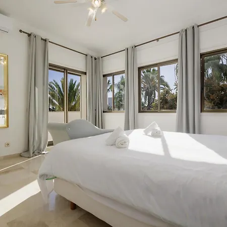 Villa Spacious House With Pool, Garden And Solarium In Chapas, Marbella