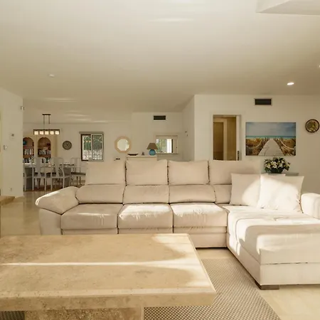 Spacious House With Pool, Garden And Solarium In Chapas, * Marbella