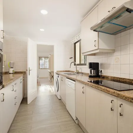 Spacious House With Pool, Garden And Solarium In Chapas, Marbella
