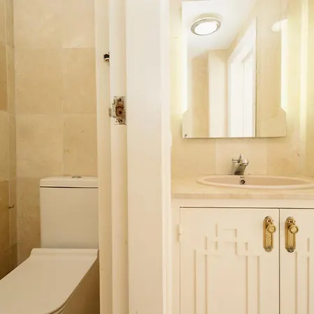 Spacious House With Pool, Garden And Solarium In Chapas, וילה