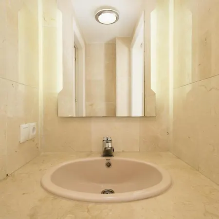 Villa Spacious House With Pool, Garden And Solarium In Chapas, Marbella