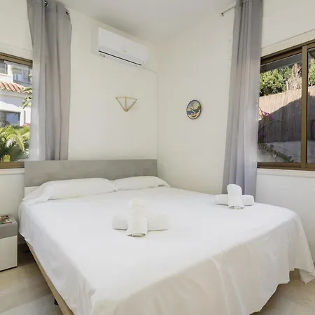 Spacious House With Pool, Garden And Solarium In Chapas, *