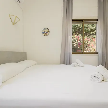 Spacious House With Pool, Garden And Solarium In Chapas,