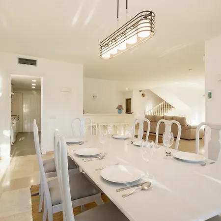 Spacious House With Pool, Garden And Solarium In Chapas, Marbella