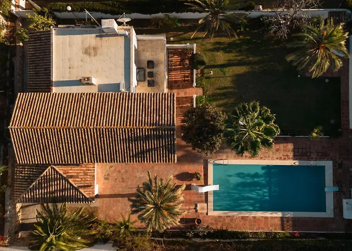 Spacious House With Pool, Garden And Solarium In Chapas, * Marbella