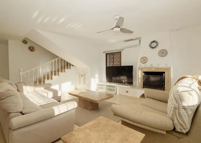 Spacious House With Pool, Garden And Solarium In Chapas, *