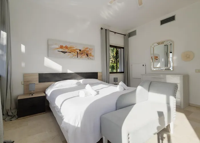 Spacious House With Pool, Garden And Solarium In Chapas,