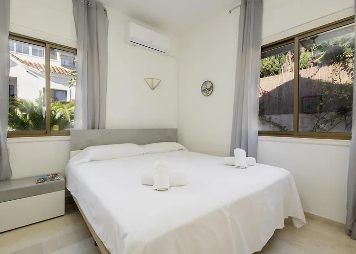 Spacious House With Pool, Garden And Solarium In Chapas, *