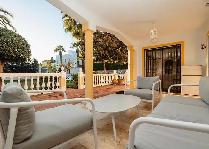 Spacious House With Pool, Garden And Solarium In Chapas,