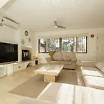 Spacious House With Pool, Garden And Solarium In Chapas, Villa Marbella