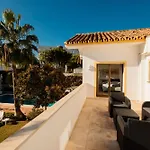 Spacious House With Pool, Garden And Solarium In Chapas, Marbella