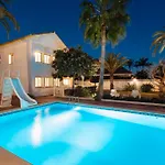 Spacious House With Pool, Garden And Solarium In Chapas, Marbella