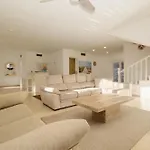 Spacious House With Pool, Garden And Solarium In Chapas, Marbella