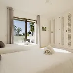 Spacious House With Pool, Garden And Solarium In Chapas, Villa *