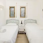 Spacious House With Pool, Garden And Solarium In Chapas, Marbella