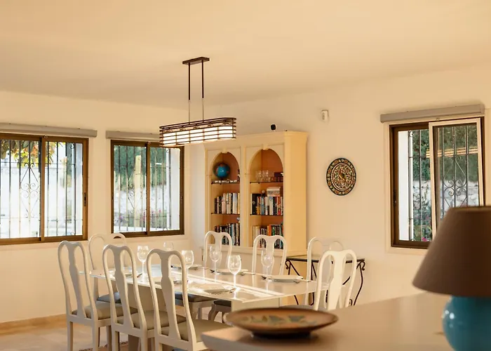 Spacious House With Pool, Garden And Solarium In Chapas,
