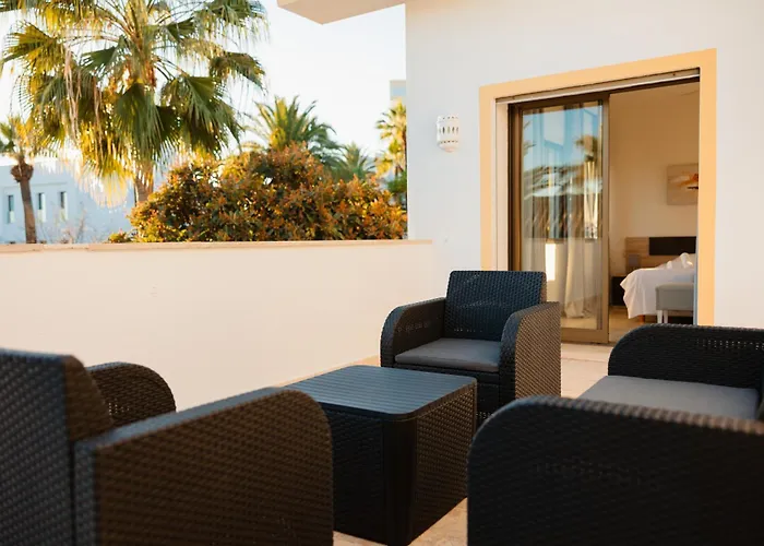 Spacious House With Pool, Garden And Solarium In Chapas, * ماربيا