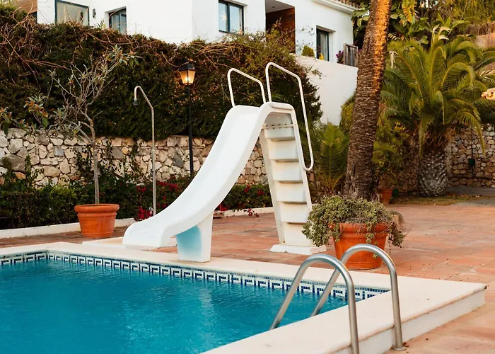 Spacious House With Pool, Garden And Solarium In Chapas,