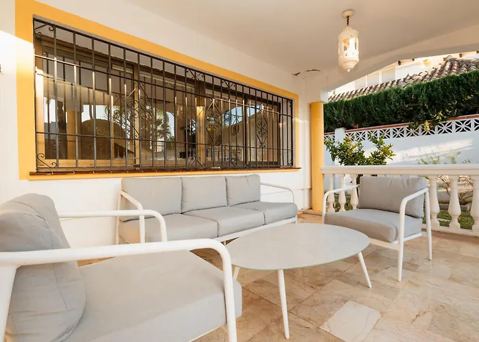 فيلة Spacious House With Pool, Garden And Solarium In Chapas, ماربيا