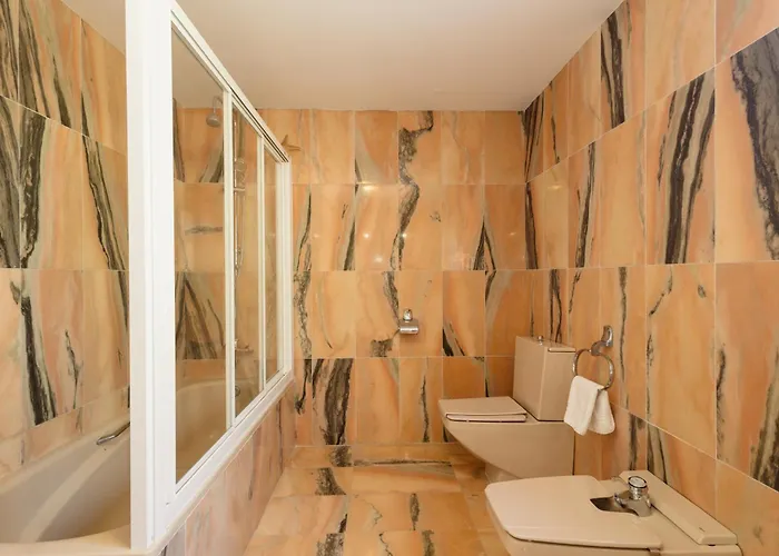 Spacious House With Pool, Garden And Solarium In Chapas, * ماربيا