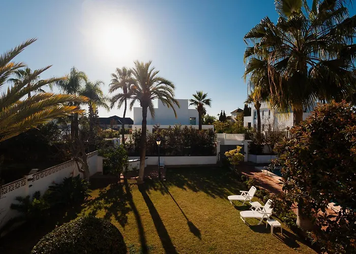 Spacious House With Pool, Garden And Solarium In Chapas, فيلة ماربيا