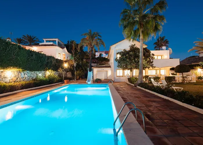 Spacious House With Pool, Garden And Solarium In Chapas, فيلة ماربيا
