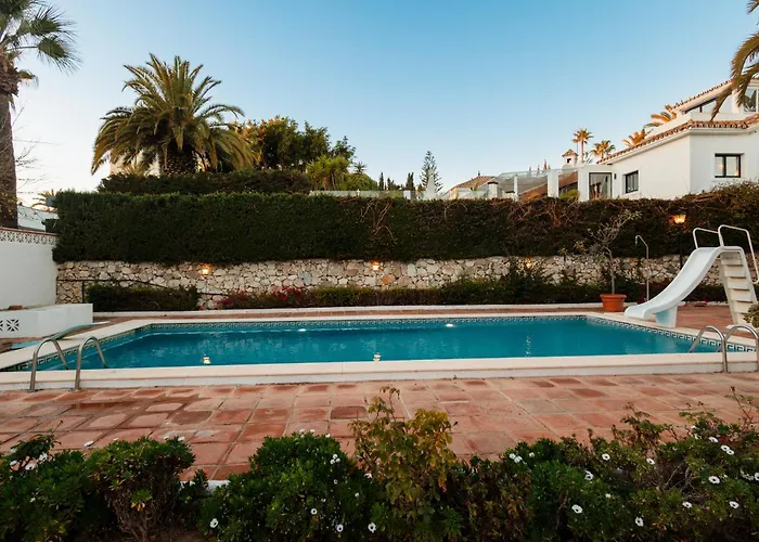 Spacious House With Pool, Garden And Solarium In Chapas, * ماربيا