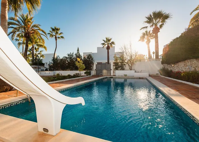 Spacious House With Pool, Garden And Solarium In Chapas, فيلة ماربيا