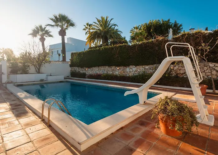 Spacious House With Pool, Garden And Solarium In Chapas, فيلة