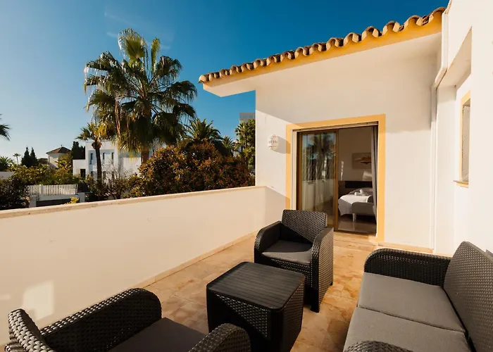 Spacious House With Pool, Garden And Solarium In Chapas, فيلة ماربيا