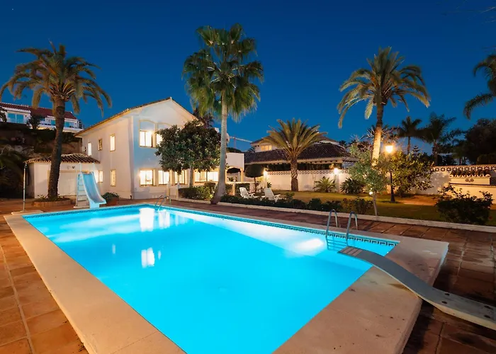 Spacious House With Pool, Garden And Solarium In Chapas, * ماربيا