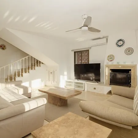 Spacious House With Pool, Garden And Solarium In Chapas, *