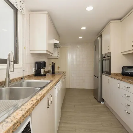 Villa Spacious House With Pool, Garden And Solarium In Chapas, Marbella