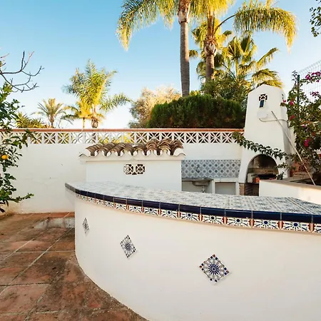 Spacious House With Pool, Garden And Solarium In Chapas, Marbella