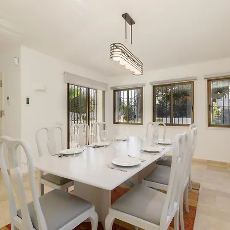 Spacious House With Pool, Garden And Solarium In Chapas, *