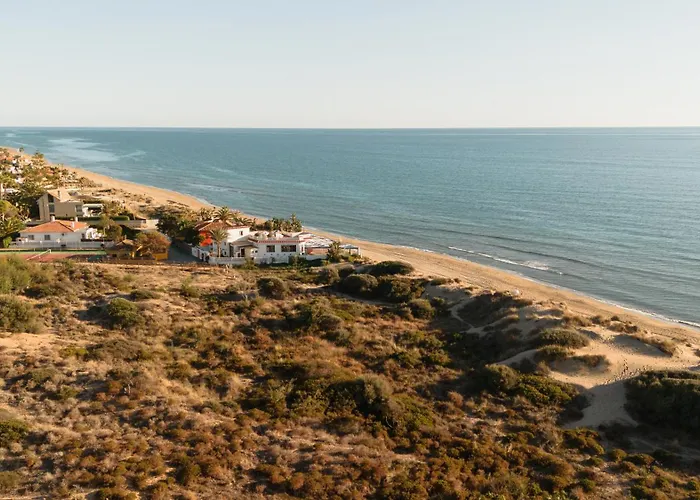 Villa Spacious House With Pool, Garden And Solarium In Chapas, Marbella