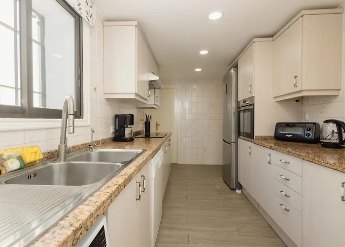 Villa Spacious House With Pool, Garden And Solarium In Chapas, Marbella