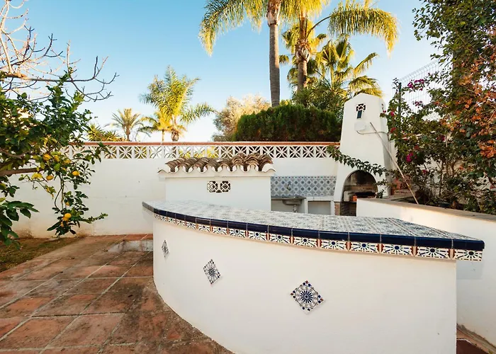 Spacious House With Pool, Garden And Solarium In Chapas, Marbella