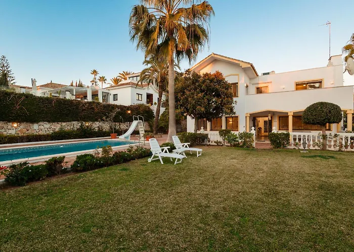 Spacious House With Pool, Garden And Solarium In Chapas,