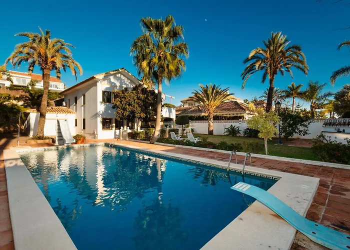 Spacious House With Pool, Garden And Solarium In Chapas, Villa Marbella