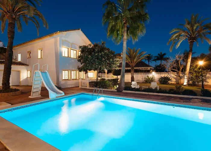 Spacious House With Pool, Garden And Solarium In Chapas, Marbella